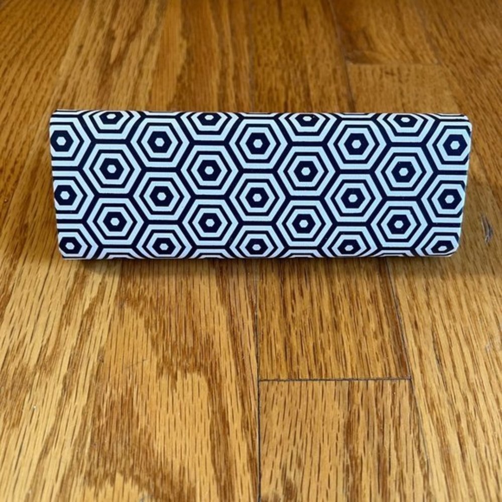 Jonathan Adler Blue & White Geometric Glass hard Case Traingle Shape - Picture 3 of 5